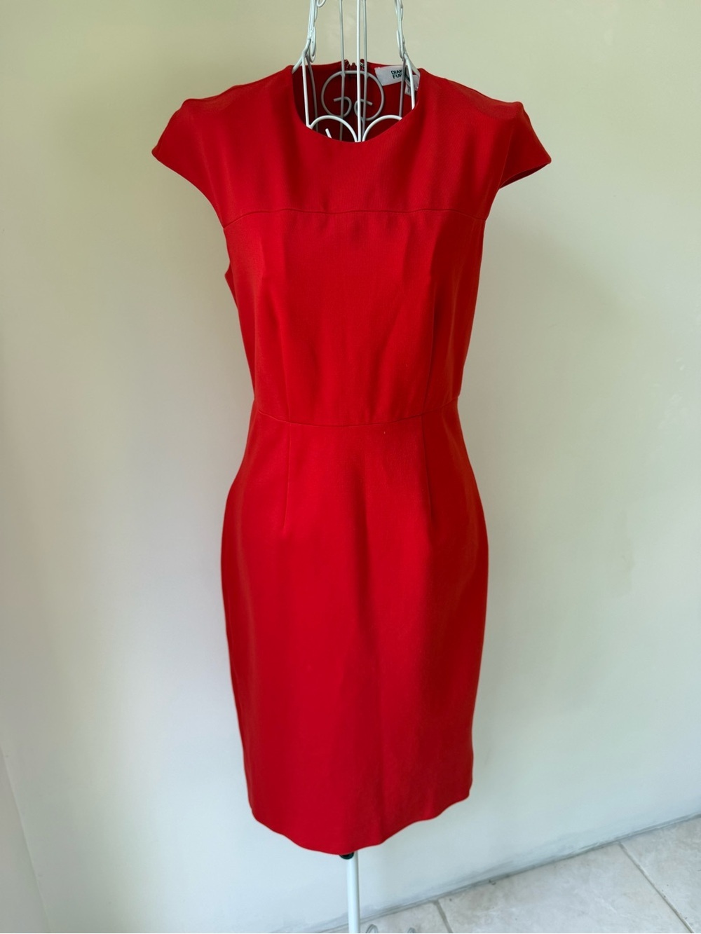 Diane von Furstenberg Red Sheath Dress Cap Sleeve Career Cocktail Size 0